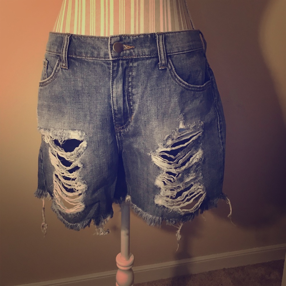 Distressed jean Bermuda shorts